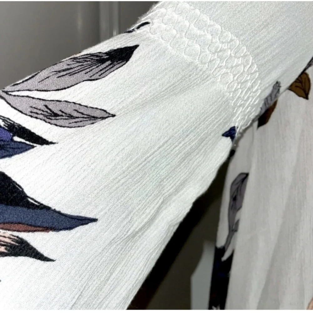 Free People Boho Floral White Tunic Top Blouse Keyhole Front Pockets Size Medium - Picture 4 of 10